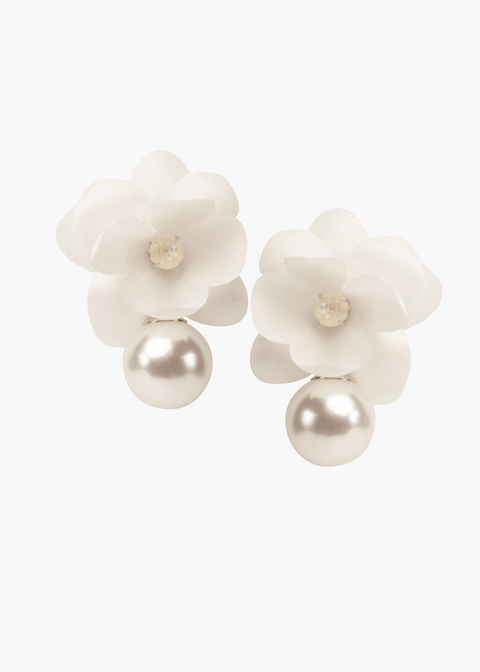 Pair of earrings with white flowers and pearls on a white background