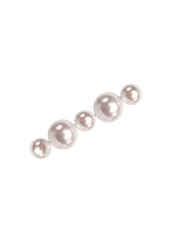 Pearl hairpin with five alternating pearls in a row on white background