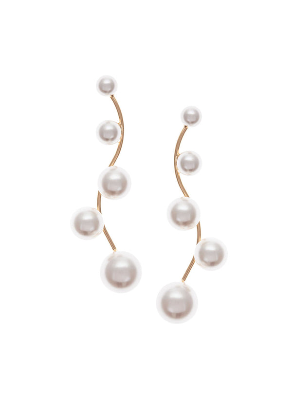 A modern linear gold pearl earring with 5 graduating pearls on a white background