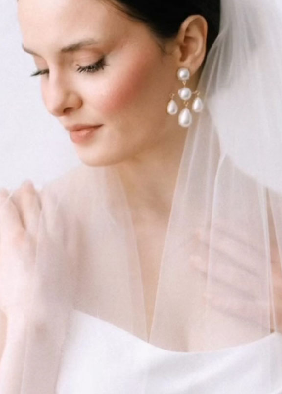 Pearl tear drop chandelier earring on bride with veil