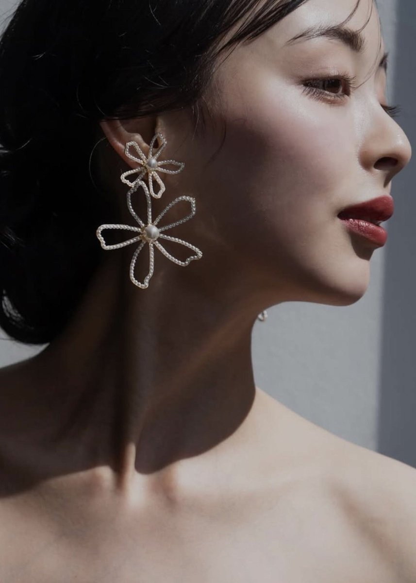 Daisy Dublet Floral Earrings - bridal Earrings - Elizabeth Bower